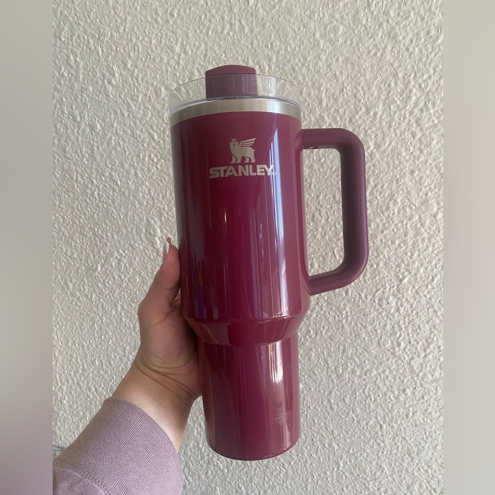 Stanley 40 oz Tumbler in cherry mocha - Used condition